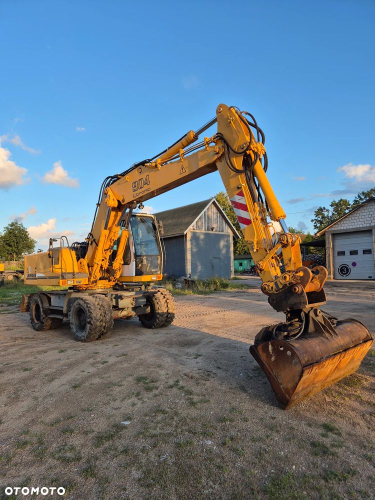 Liebherr A904 - 3