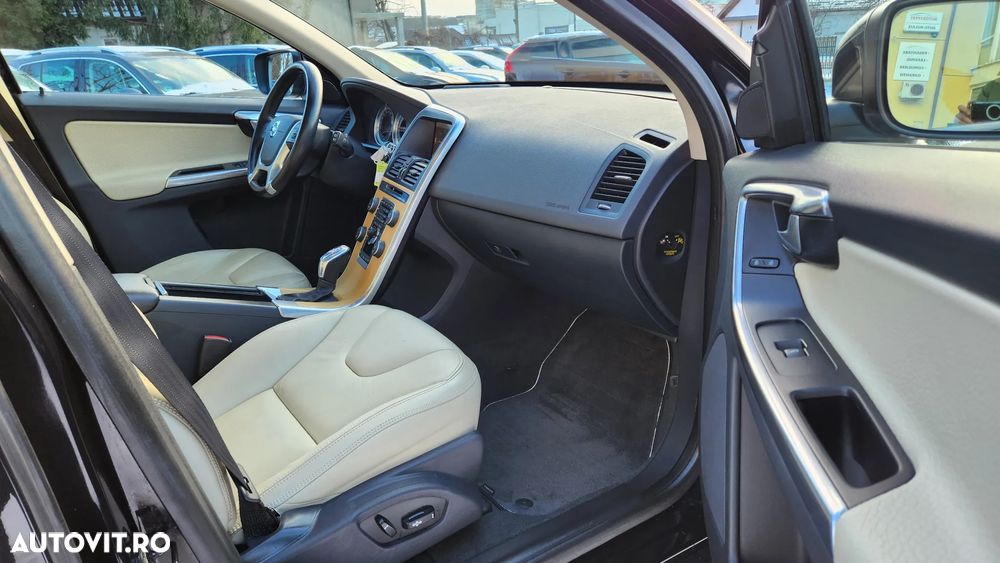 Volvo XC 60 D4 Geartronic Momentum - 28