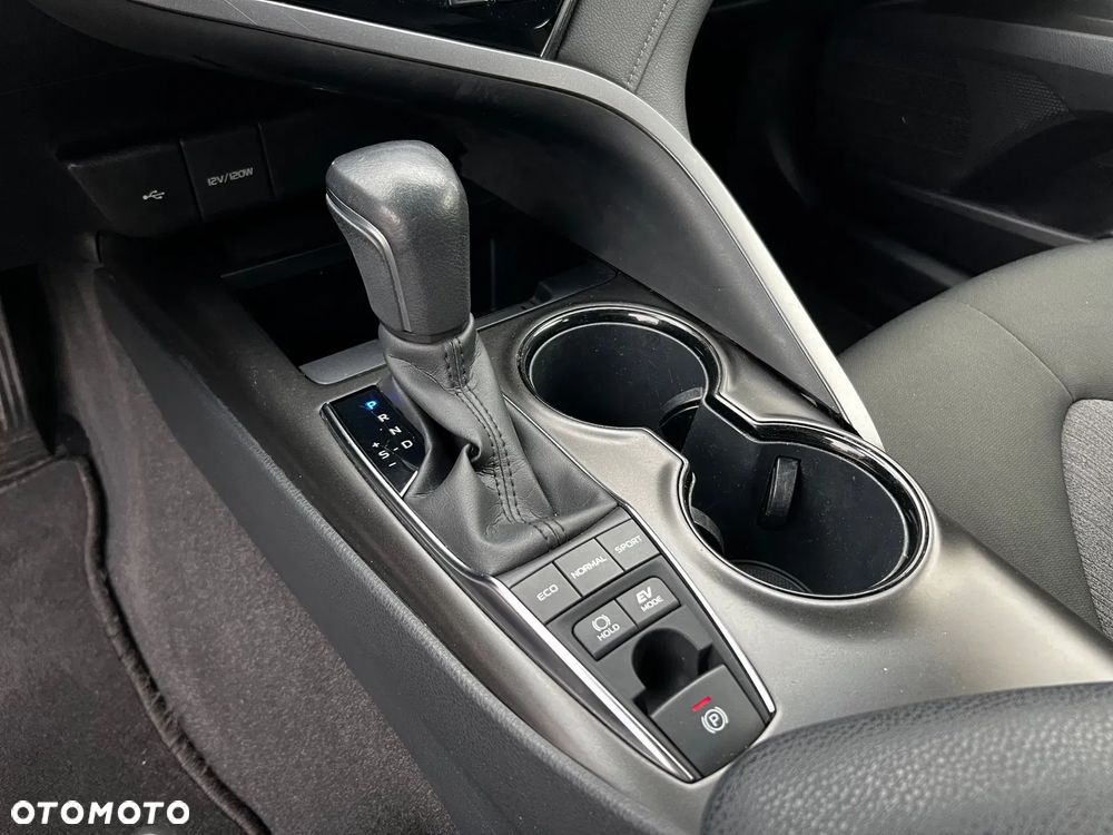 Toyota Camry 2.5 Hybrid Comfort CVT - 18