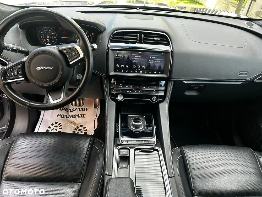 Jaguar F-Pace 2.0 i4P AWD Chequered Flag - 12
