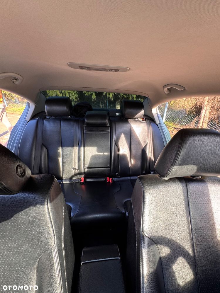 Volkswagen Passat 2.0 TDI Comfortline - 11