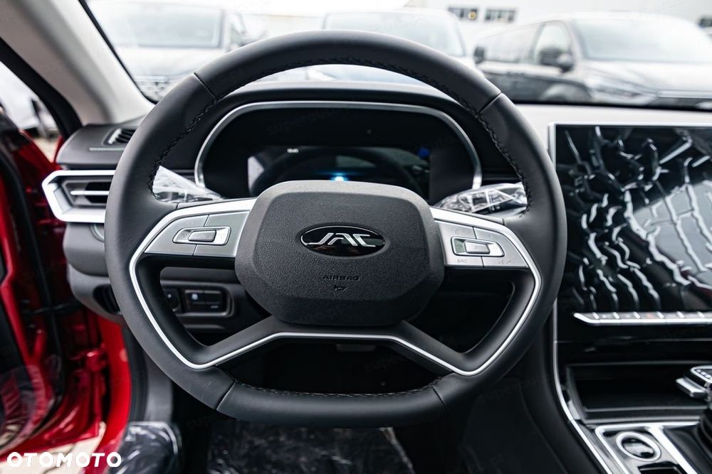 JAC J7 Plus CVT - 9