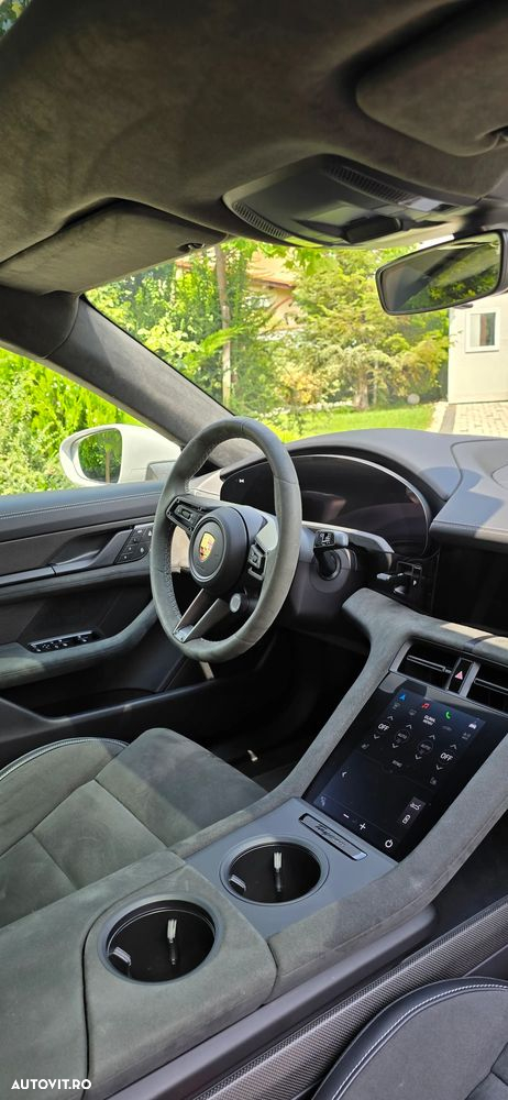 Porsche Taycan - 8