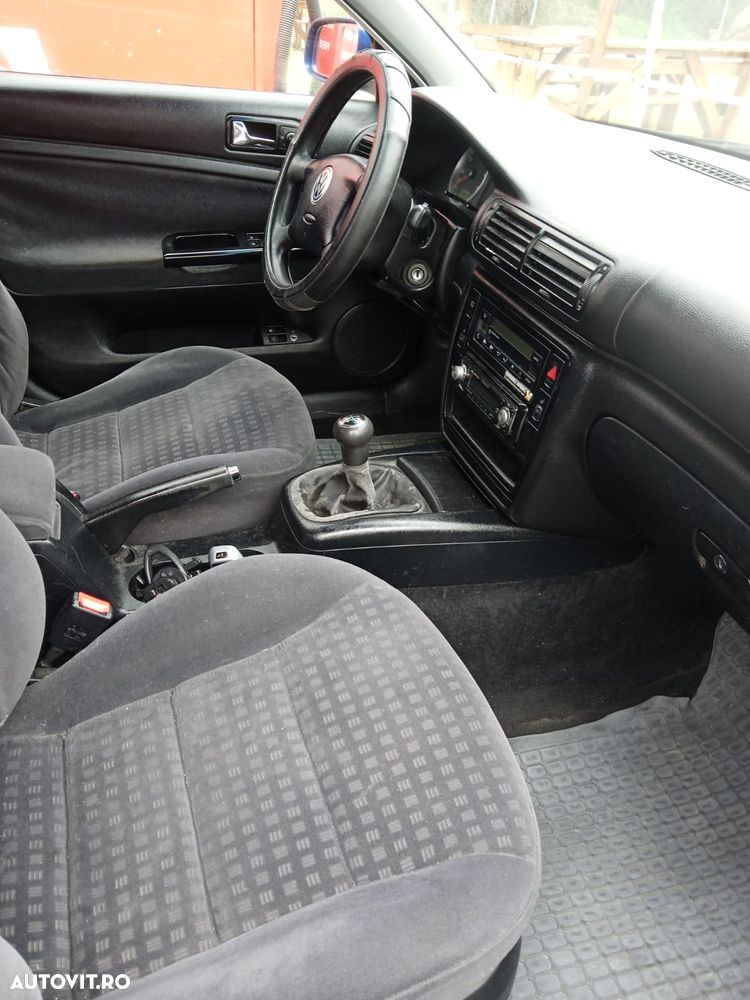 Volkswagen Passat 1.8 Comfortline - 9