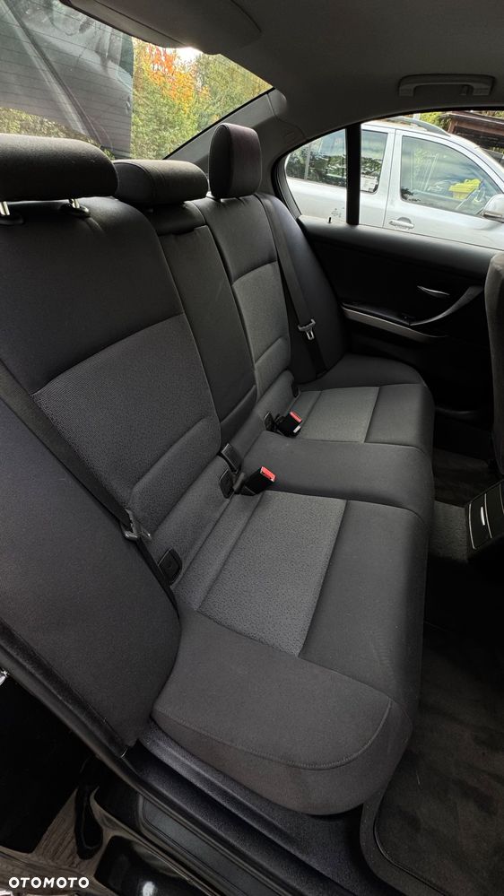 BMW Seria 3 320i - 11
