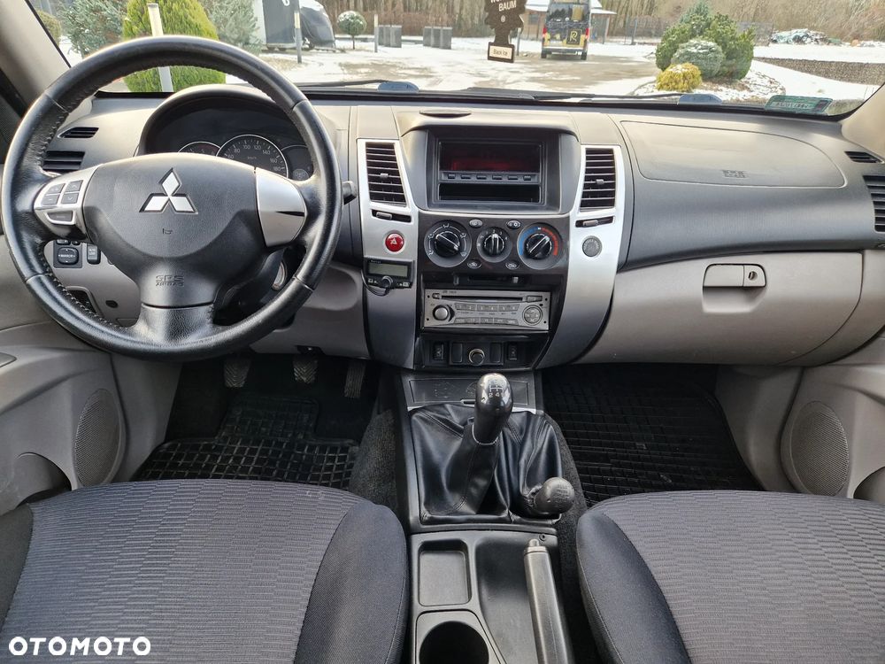 Mitsubishi Pajero Sport - 13