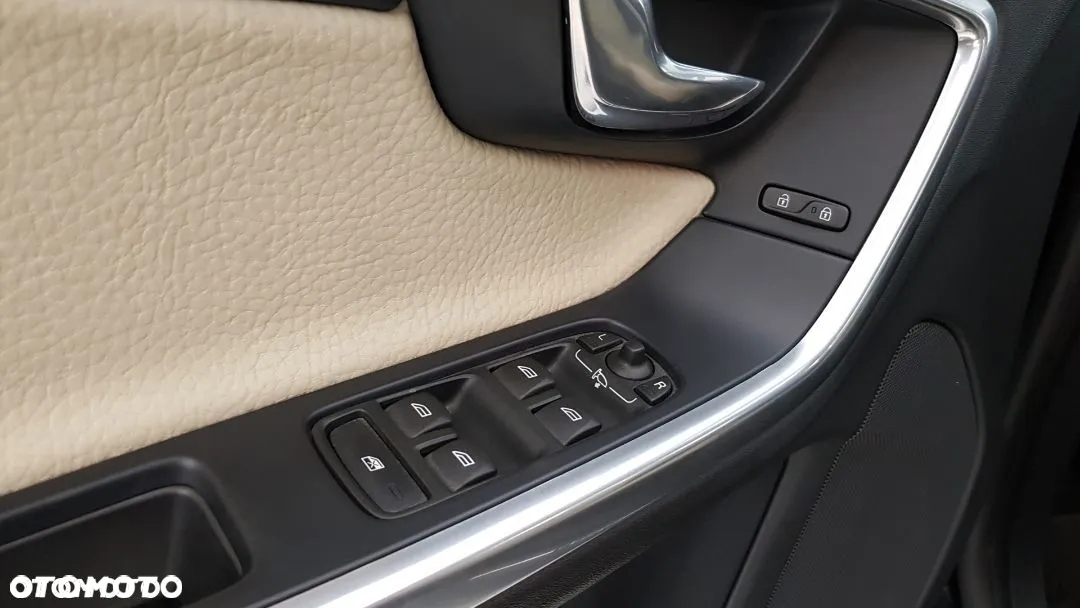 Volvo V60 T3 Summum - 14