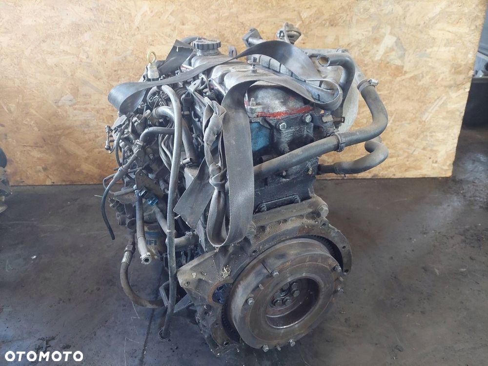 SILNIK DIESEL + UKŁAD WTRYSKOWY RENAULT TRAFIC I LIFT 8140.67 2.5 D - 6