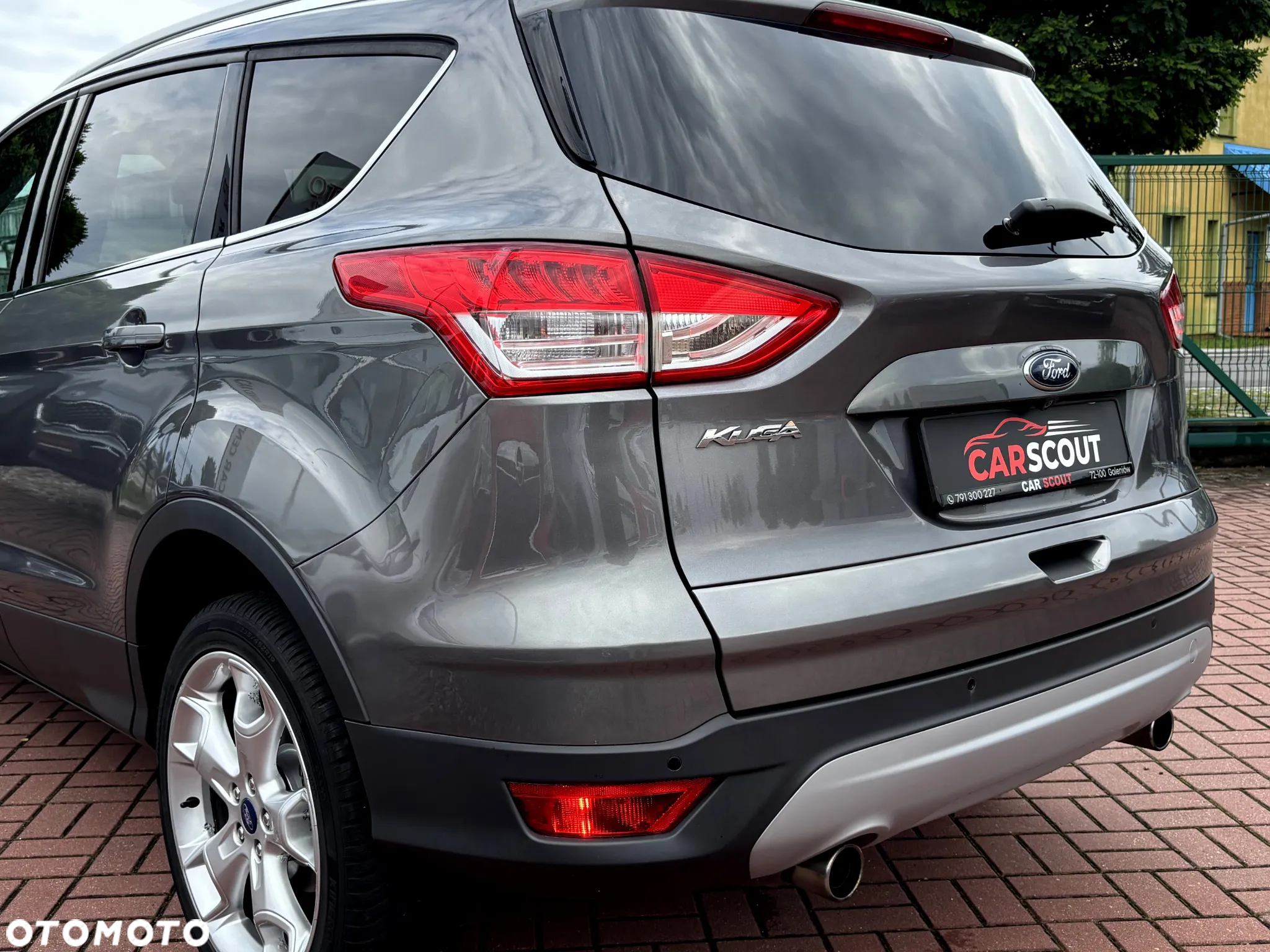 Ford Kuga 1.6 EcoBoost 4WD Titanium Plus - 9