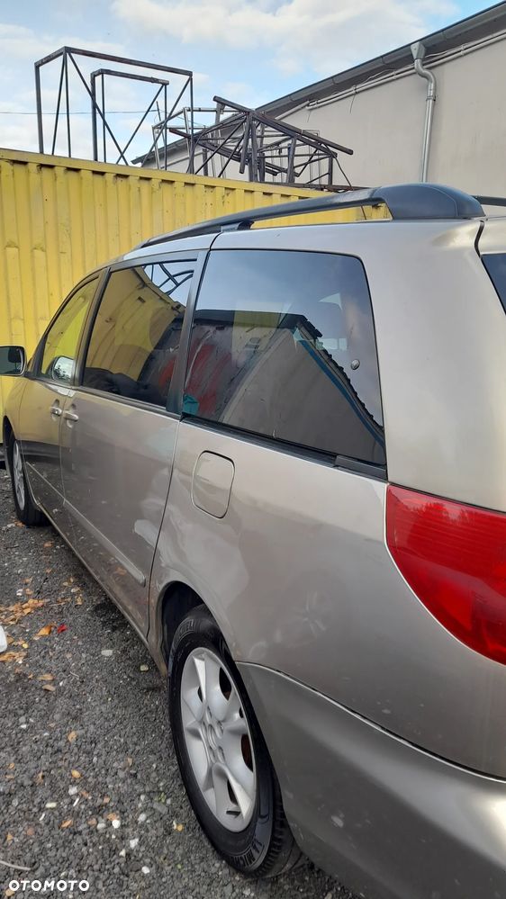 Toyota Sienna 3.3 LE AWD - 6