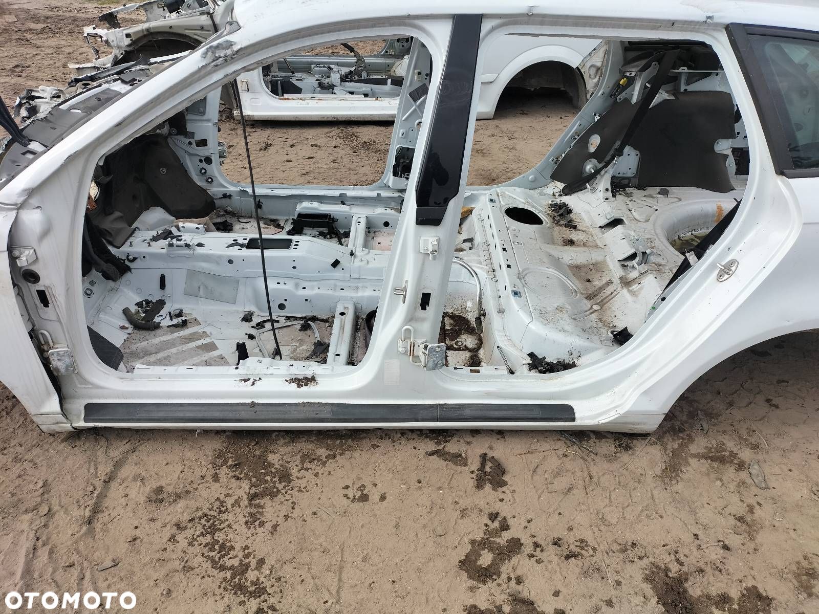 PRÓG LEWY + SŁUPEK ŚRODKOWY AUDI A3 8P LIFT LS9R - 1