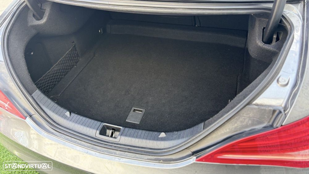 Mercedes-Benz CLA 200 d Shooting Brake - 11