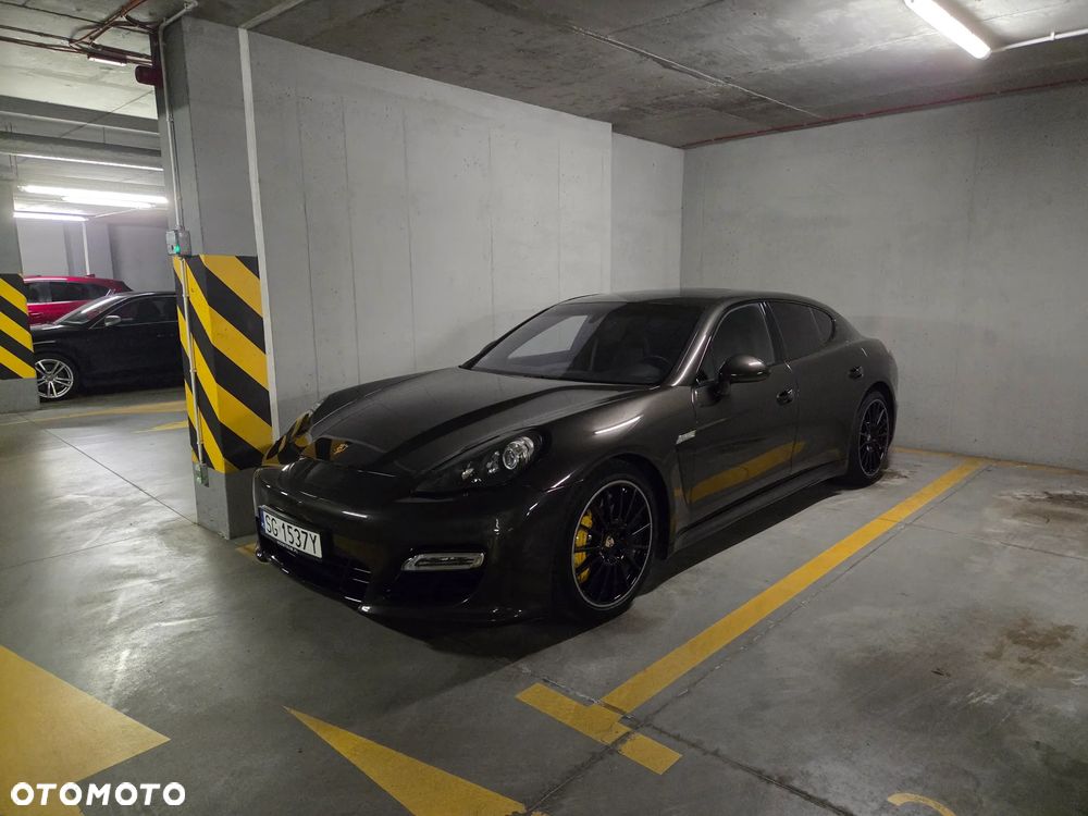 Porsche Panamera GTS - 24