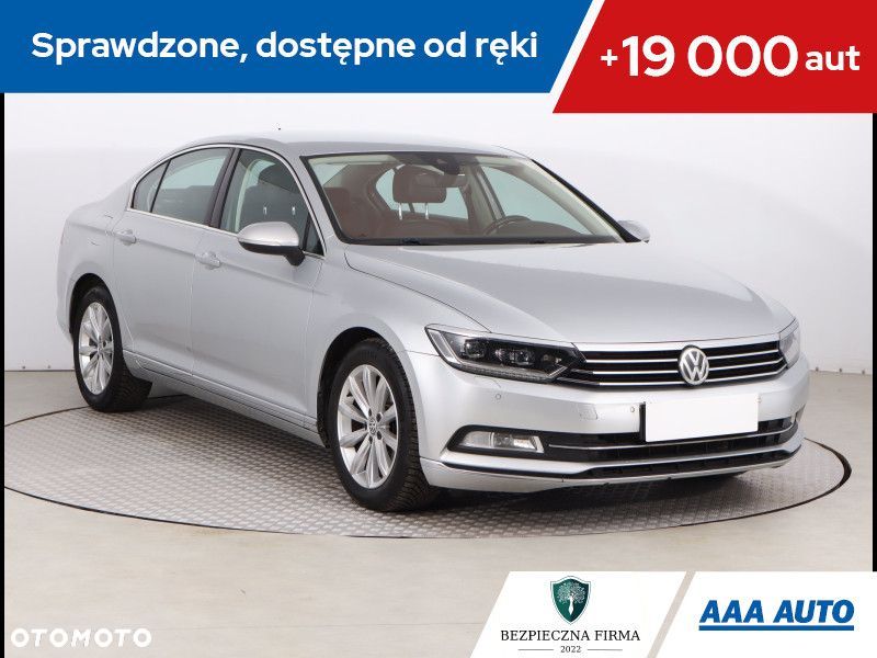 Volkswagen Passat - 1