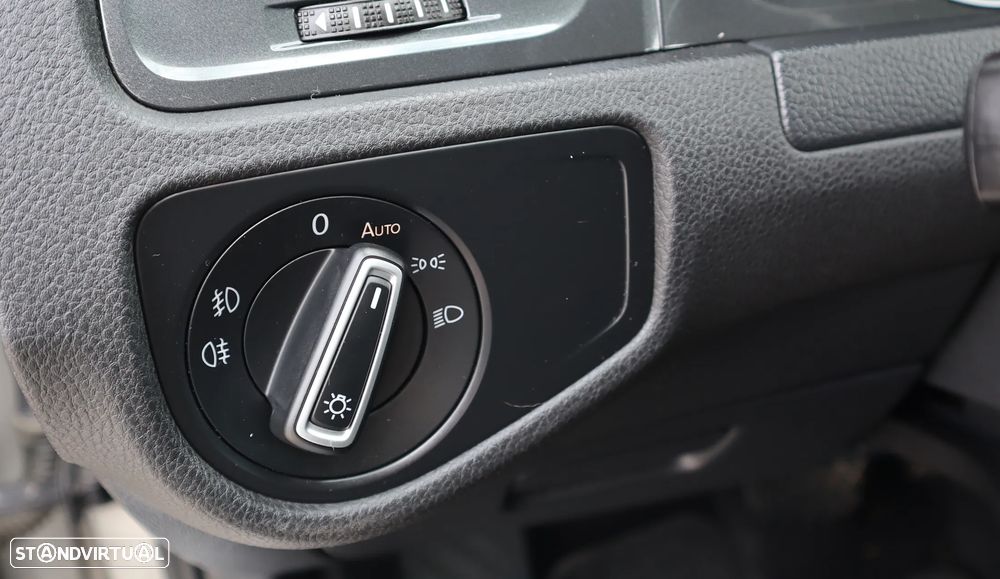 VW Golf Variant 1.6 TDi Confortline DSG - 19