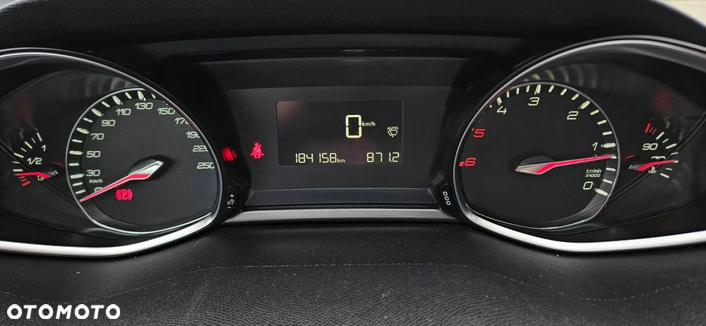 Peugeot 308 e-HDi 115 Stop & Start Allure - 12