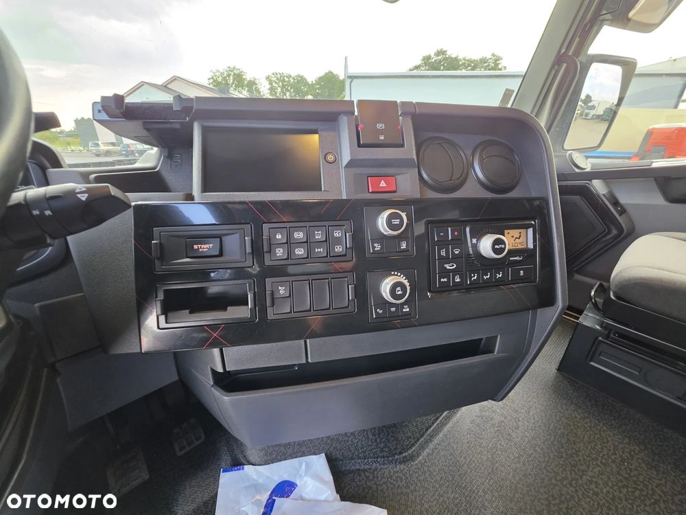 Renault T520 // 2023r // 359 tys km - 14
