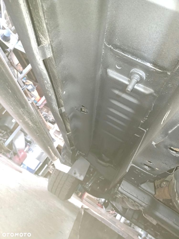 Jeep Liberty - 16