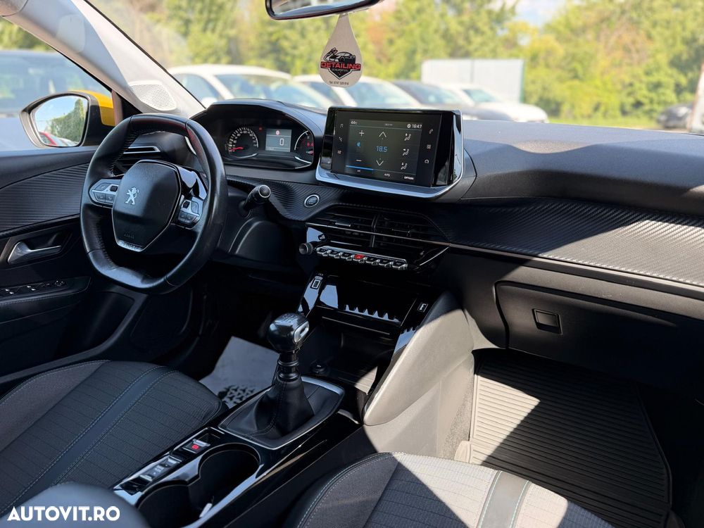 Peugeot 208 1.2 L PureTech STT Allure - 5
