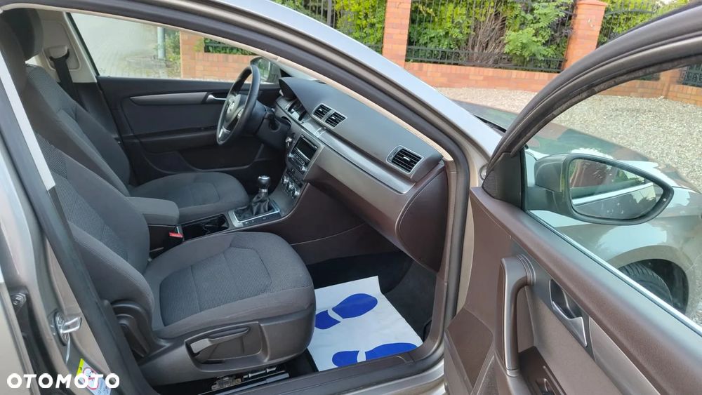 Volkswagen Passat 2.0 TDI Comfortline - 15