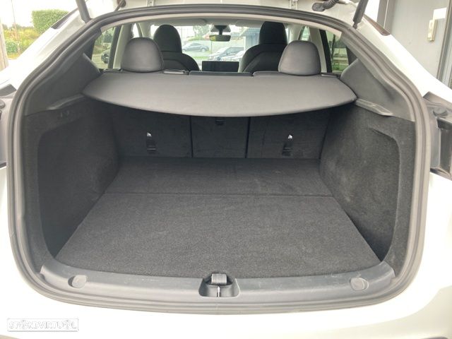 Tesla Model Y Long Range Dual Motor AWD - 28