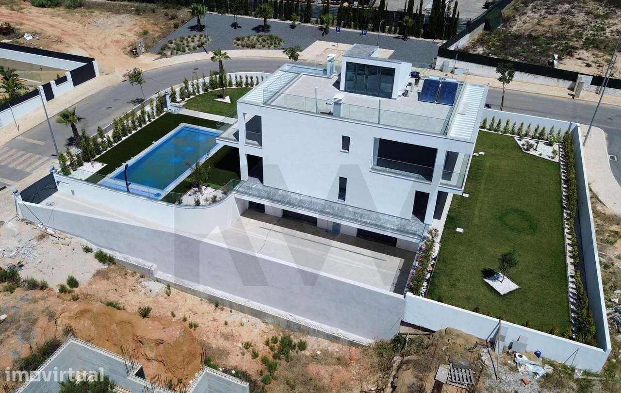 MORADIA CONTEMPORÂNEA, 4 SUITES, ELEVADOR, PISCINA, VISTA MAR, PÊRA! - Grande imagem: 3/32