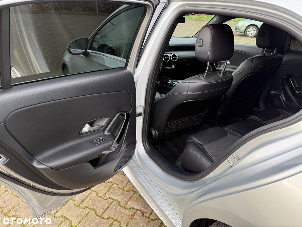 Mercedes-Benz Klasa A 180 d 7G-DCT - 32