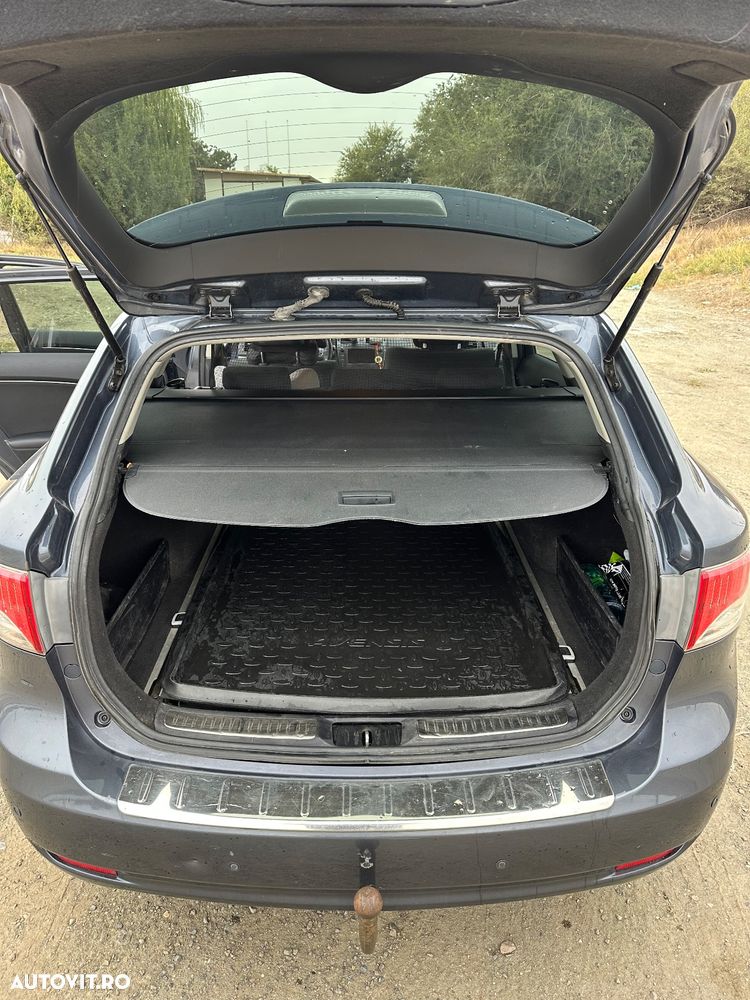 Toyota Avensis 2.2 D-4D Combi Executive - 9