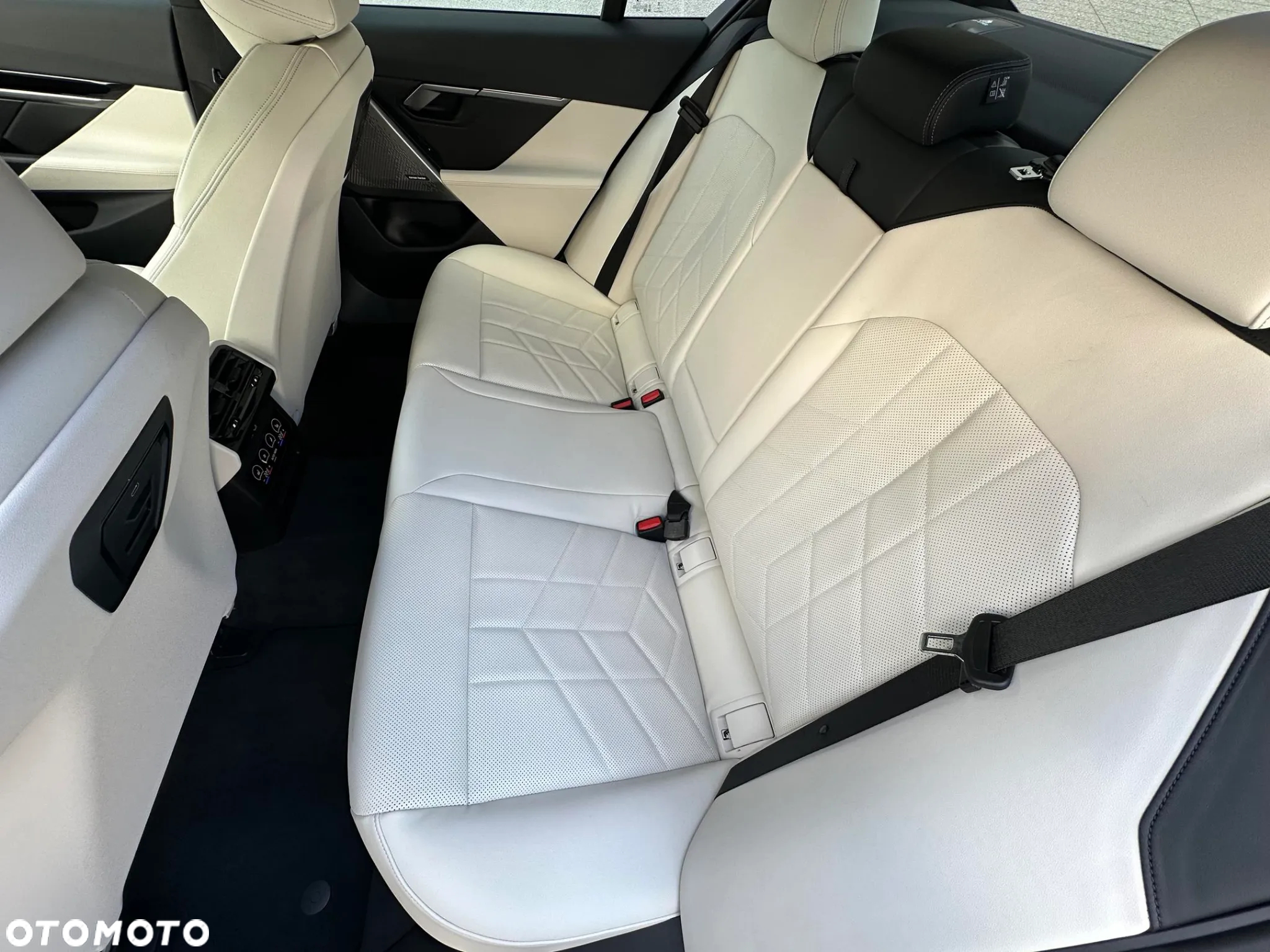 BMW Seria 5 520d xDrive mHEV - 13