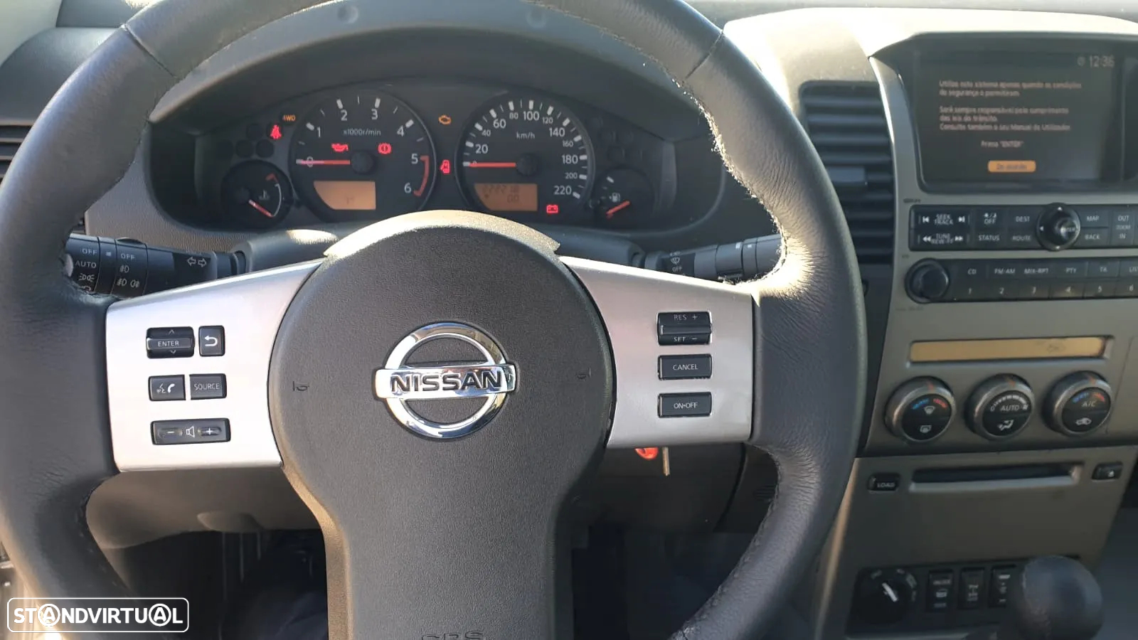 Nissan Navara 2.5 dCi CD Platinium Marfim - 31