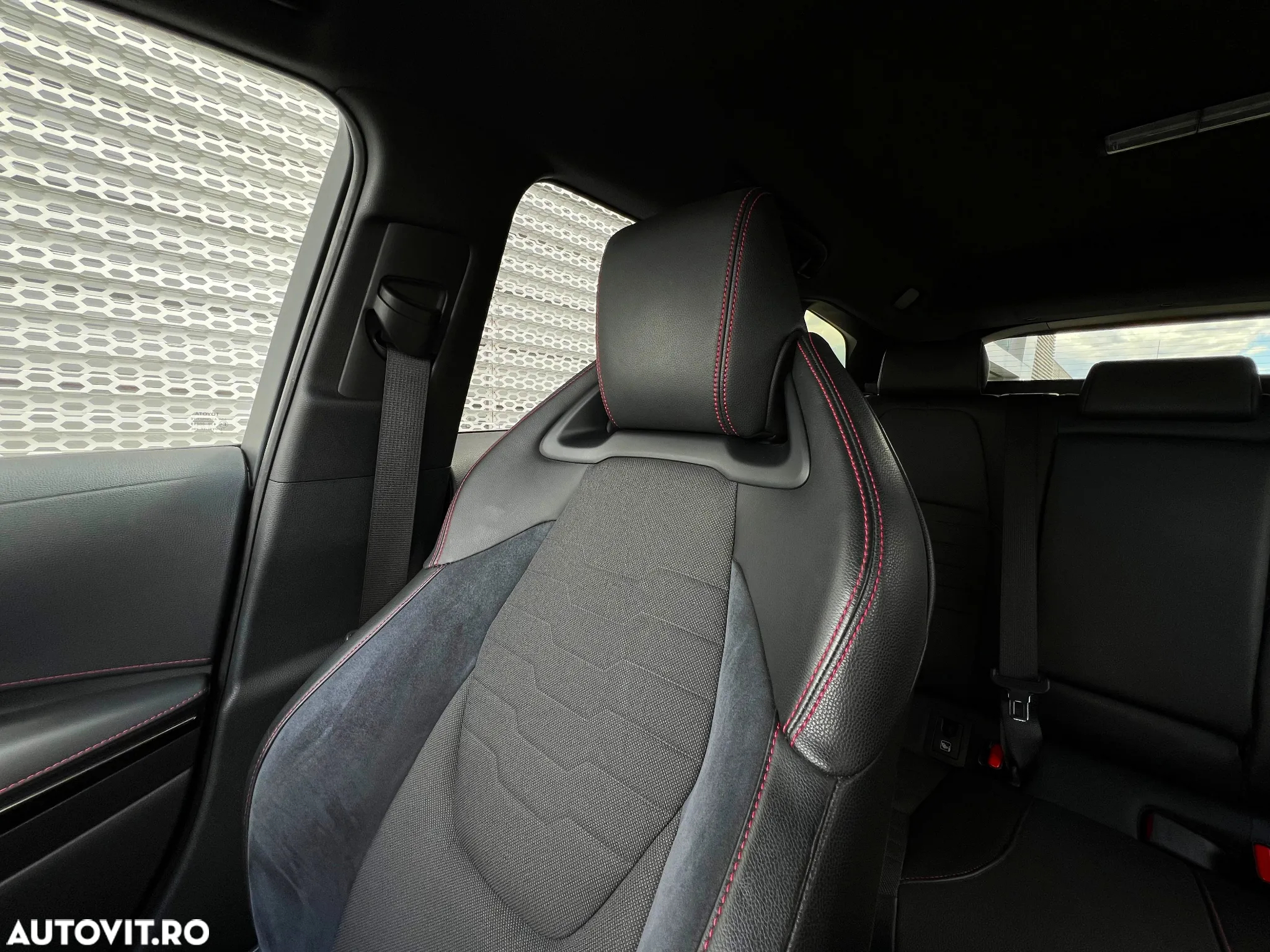 Toyota Corolla 1.8 HSD TS Exclusive Plus tapiterie Gri - 16