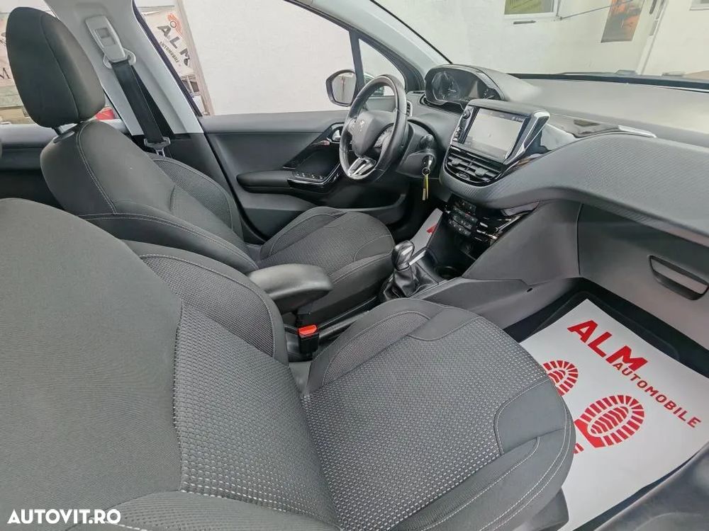 Peugeot 208 1.2 L PureTech Allure - 4
