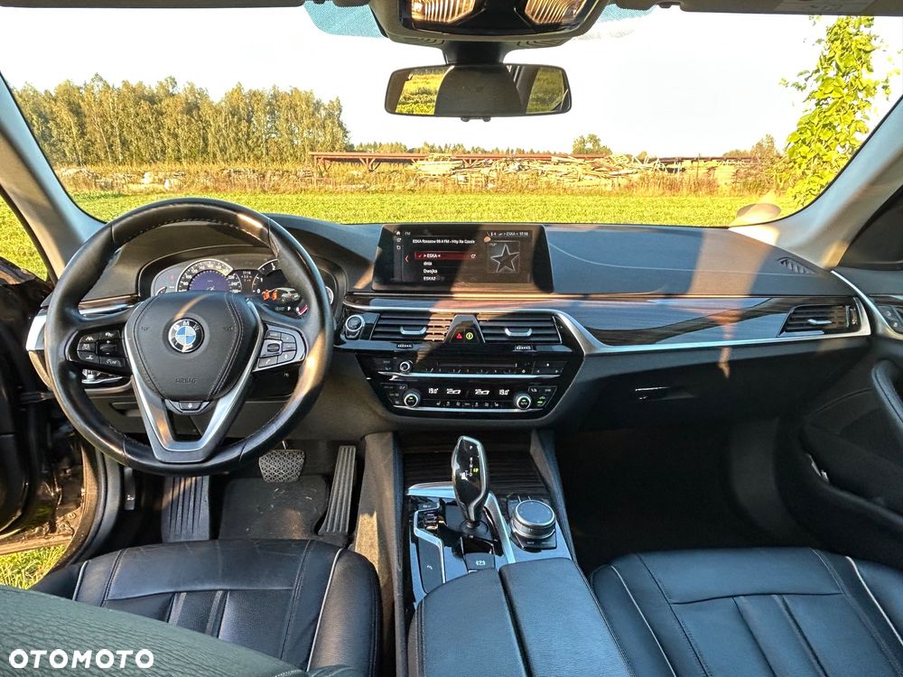 BMW Seria 5 520d Touring Luxury Line - 9
