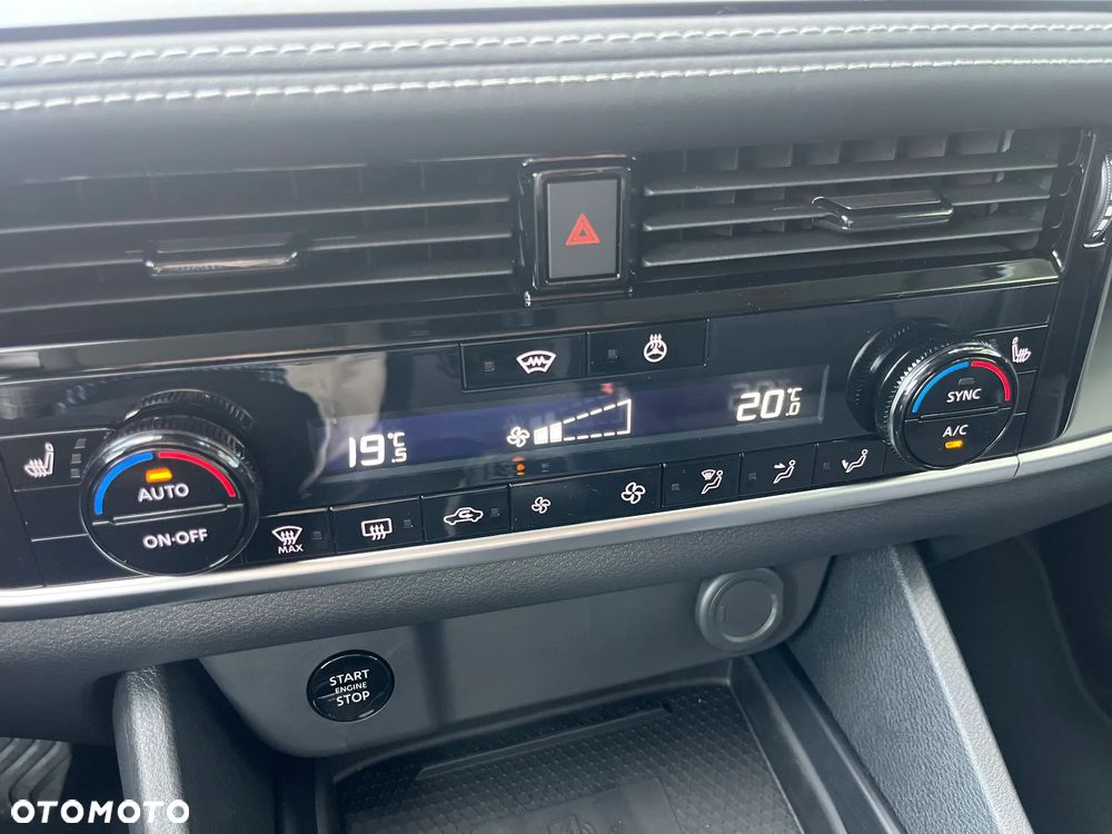 Nissan Qashqai 1.3 DIG-T mHEV N-Connecta Xtronic - 23