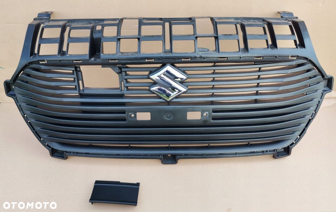 Atrapa Gril Grill znaczek Suzuki Swift MK8 2018- - 1