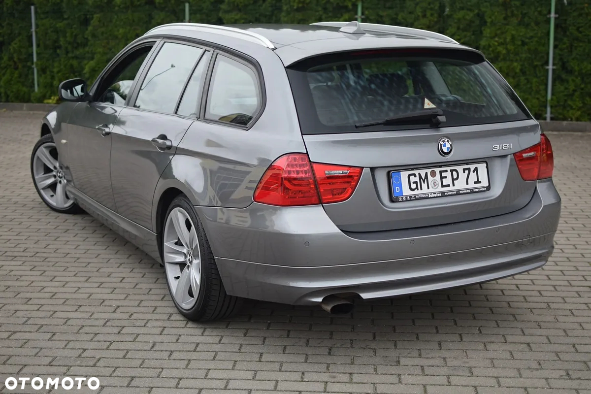 BMW Seria 3 318i Touring - 6