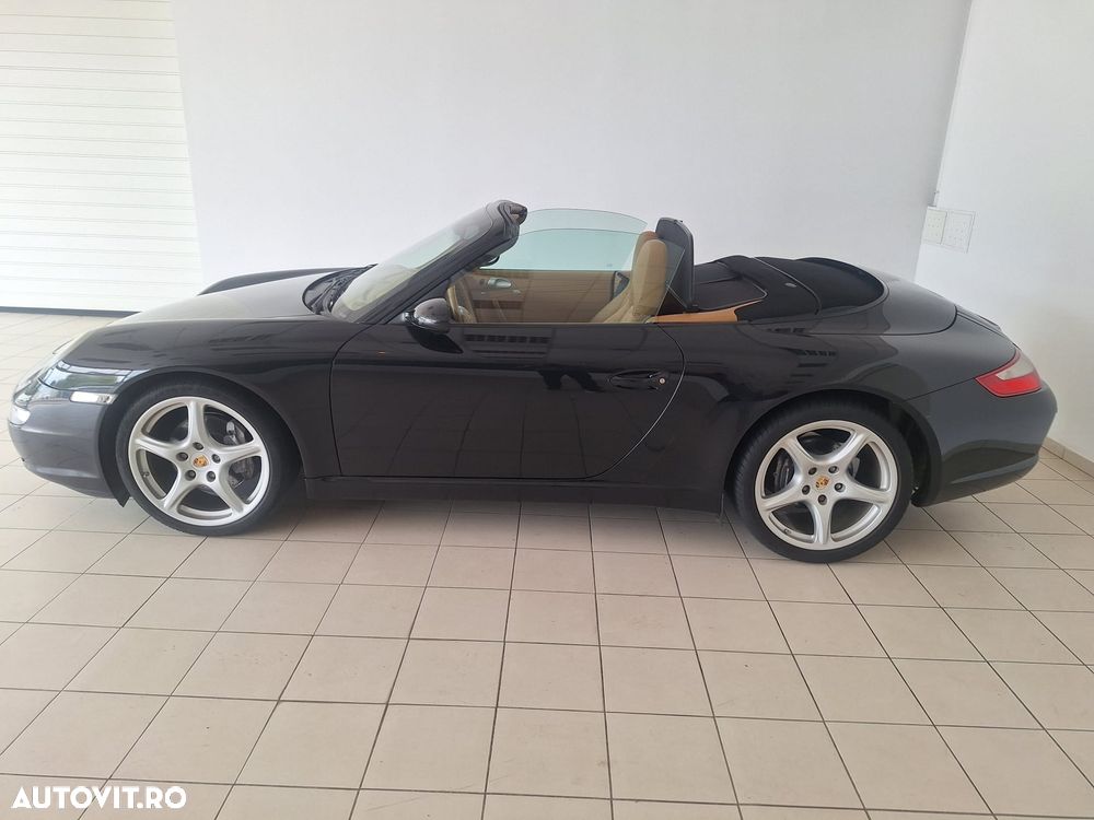 Porsche 911 Carrera 4 - 14