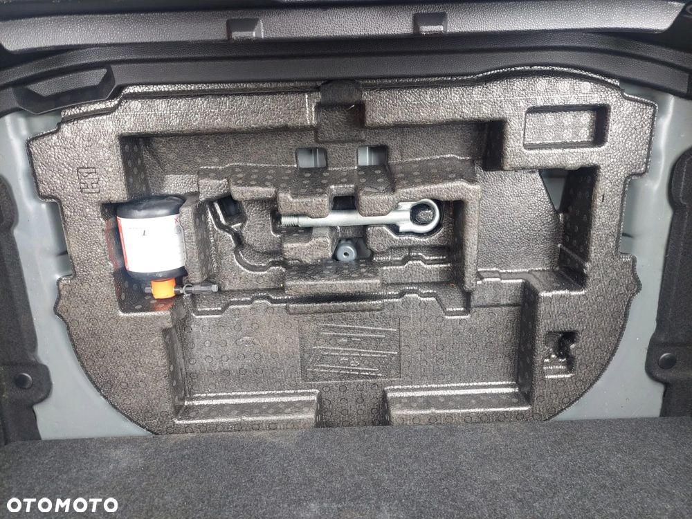 Toyota Corolla 1.8 Hybrid Executive - 23