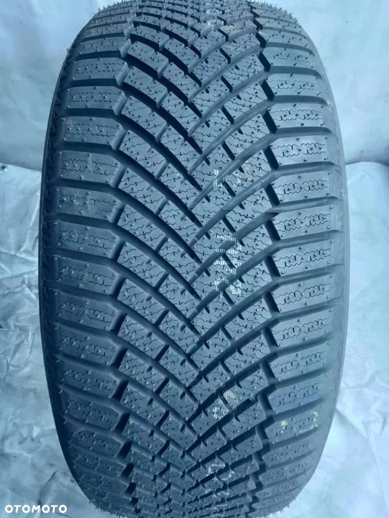 Yokohama BluEarth Winter V905 245/45 r19 102v 2024 - 1