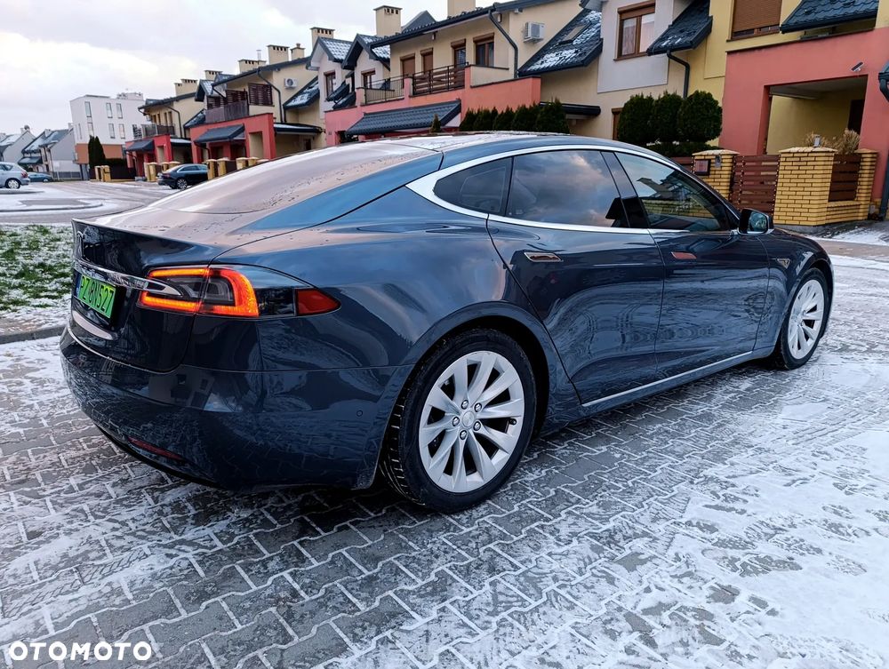 Tesla Model S - 25