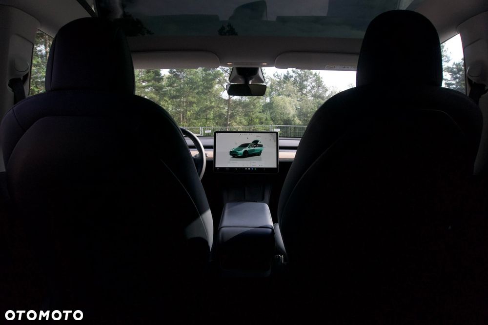 Tesla Model Y - 9