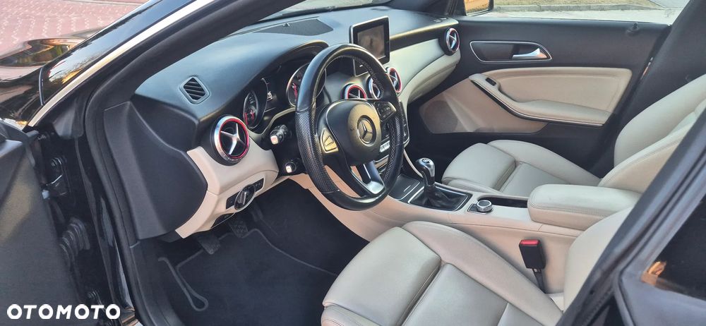 Mercedes-Benz CLA 200 UrbanStyle Edition - 17
