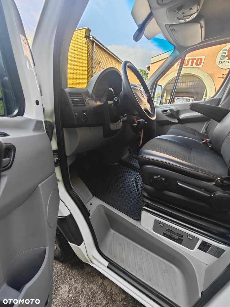 Mercedes-Benz Sprinter 319 - 19