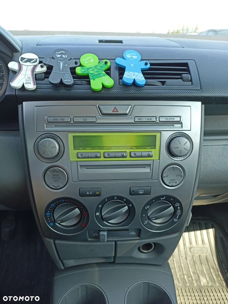 Mazda 2 - 10