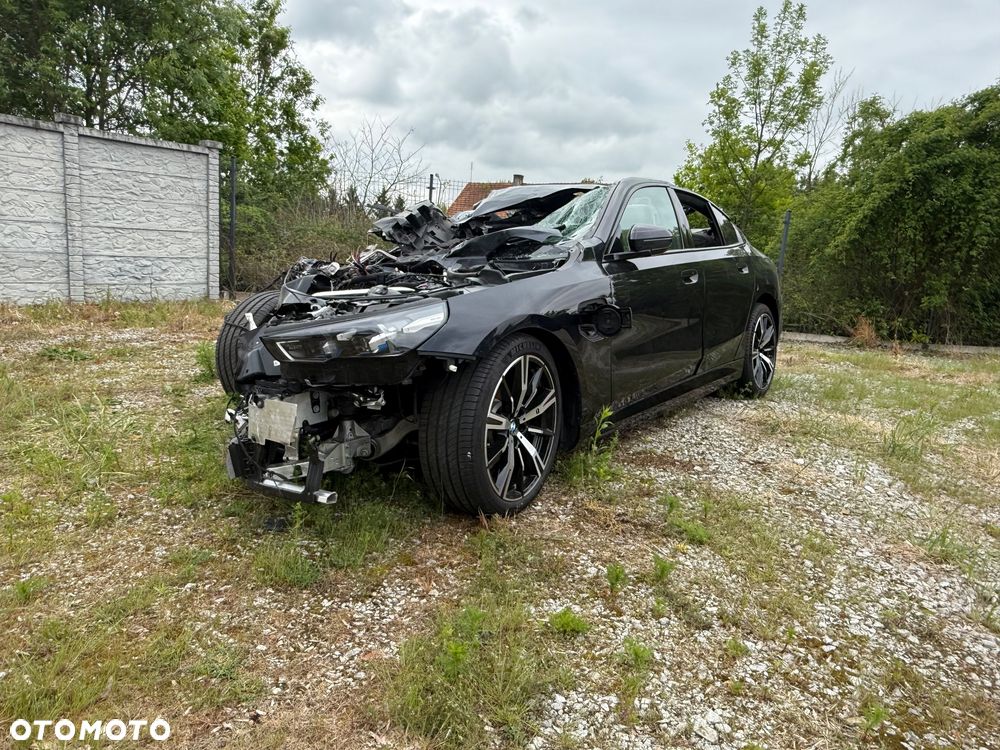 BMW Seria 5 530e xDrive PHEV M Sport - 3