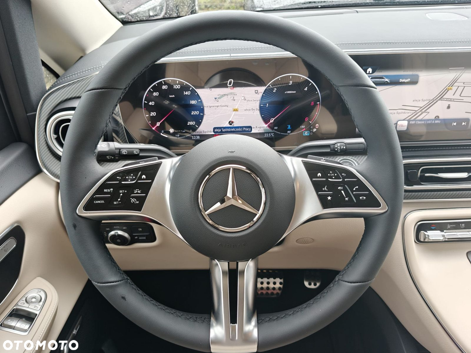 Mercedes-Benz Klasa V - 12