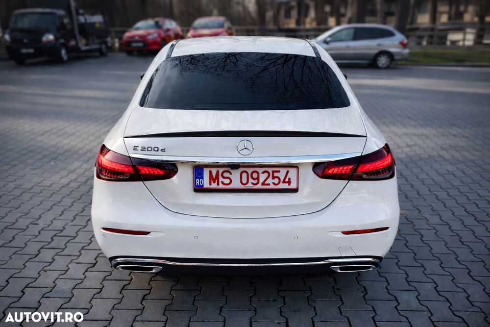 Mercedes-Benz E 220 d 9G-TRONIC Night Edition - 5