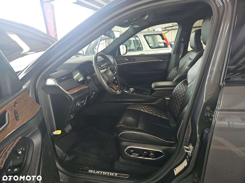 Jeep Grand Cherokee - 10