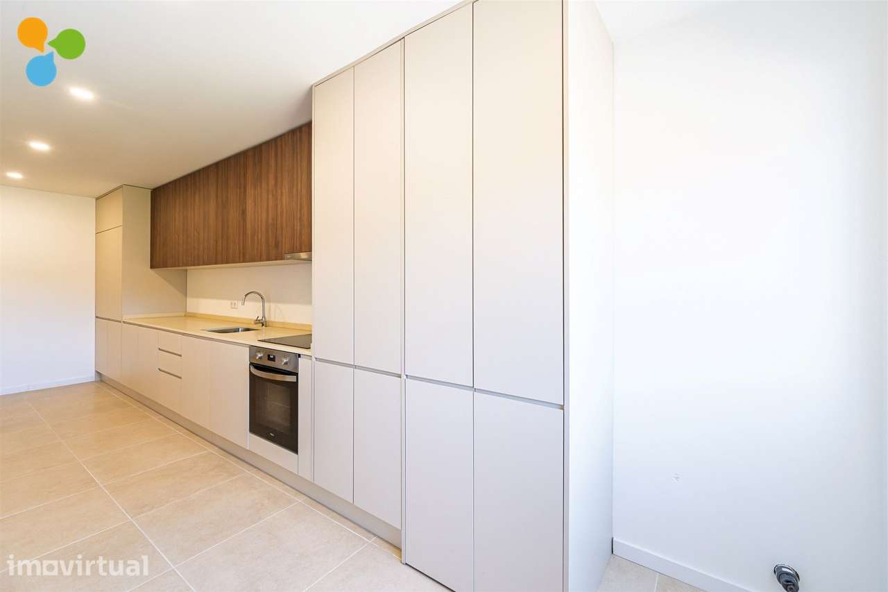 Apartamento T3 c/ Box e varanda, junto às faculdades - Grande imagem: 4/29