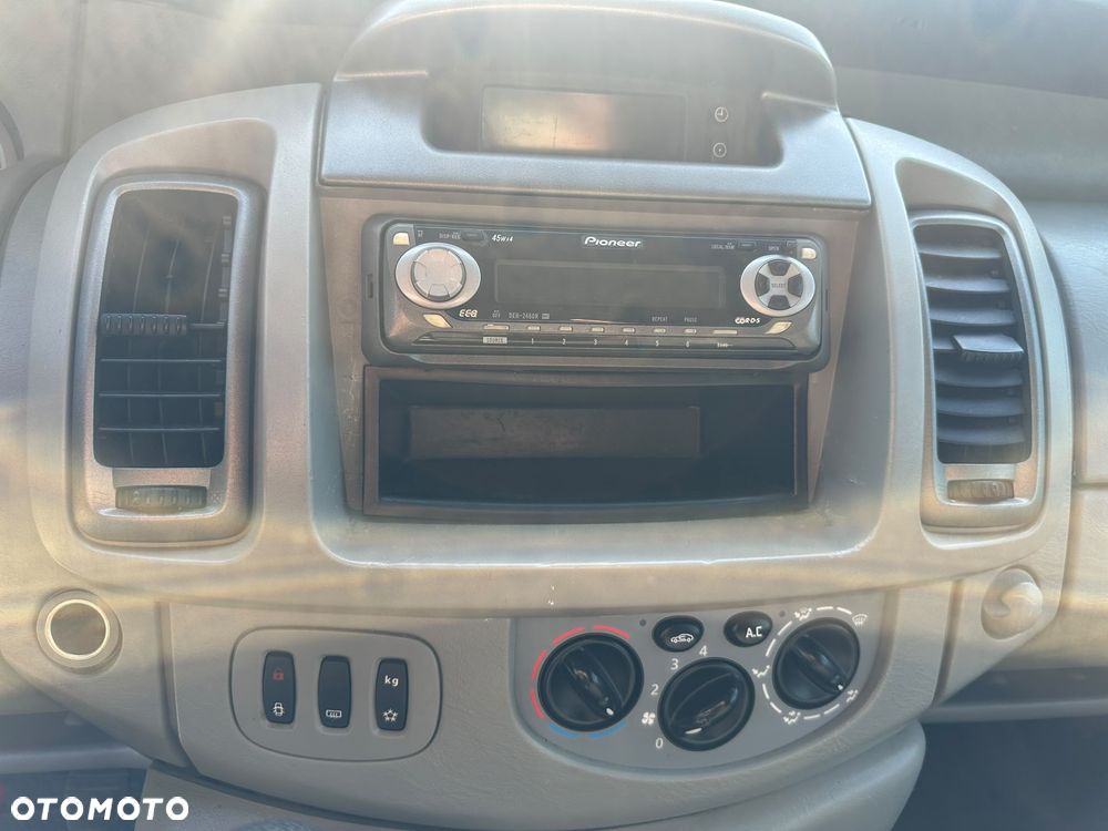 Opel Vivaro 2.5 diesel 145kM 2008 rok, automat, HAK, orginalny przebieg! BEZWYPADKOWY - 26